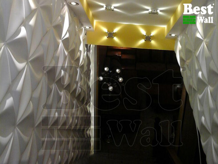 ورودی زیبای نمایشگاه مبل با بهره گیری از پانل های دکوراتیو بست وال
